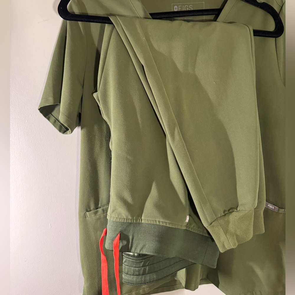 Dark Olive Zamora - Petite Jogger Scrub Pants